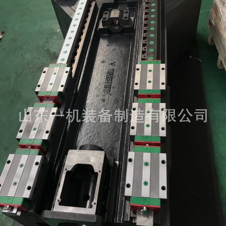 立式加工中心2(1).JPG