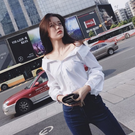 白色心机衬衫女2018春夏新款韩版一字肩泡泡袖设计感长袖上衣衬衣