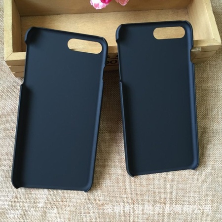 IPHONE8PLUS凹槽手感油PC喷油手机壳