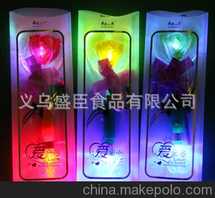 46克七彩闪光变色双灯心中玫瑰花礼盒发光糖棒棒糖批发