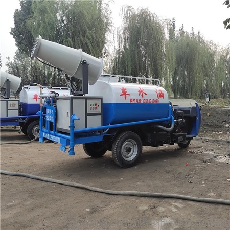 工地3立方洒水车 电动四轮雾炮洒水车价格