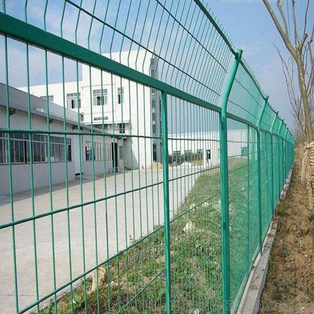 现货出售8001焊接框架隔离栅 浸塑金属网片 水库浸塑框架护栏