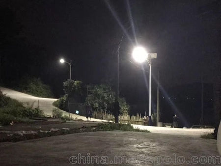 江西南昌太阳能路灯杆、LED路灯头、基础全套供应厂家
