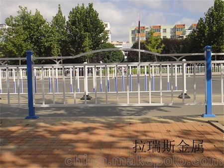 山西大同京式护栏 锌钢道路护栏 大同交通护栏厂家批发