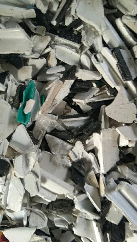 黑边塑钢破碎料适用于合成树脂瓦厂