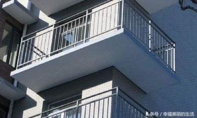 二楼阳台用什么围栏最安全  阳台安全 护栏用什么材质的比较好 