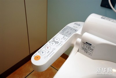 卫生间换热器图片 女人上厕所全过程图片