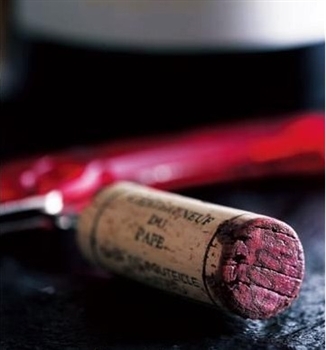葡萄酒软木塞是由什么造成的 葡萄酒的瓶盖为什么要用软木塞？
