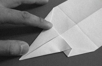 模型纸飞机怎么折视频  纸飞机的折法图解大全 