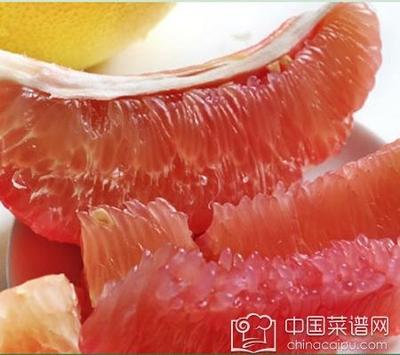 红肉蜜柚的皮里面是红色的吗  为什么红心柚子里面的皮也是红的？ 