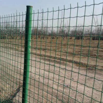 安平县铁丝网批发 安平养殖网围栏厂家供应现货1.8米高铁丝网围栏价格多少钱一平米