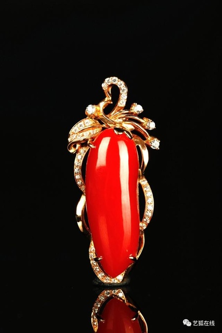女性戴红珊瑚的作用  佩戴红珊瑚吊坠的作用如何 