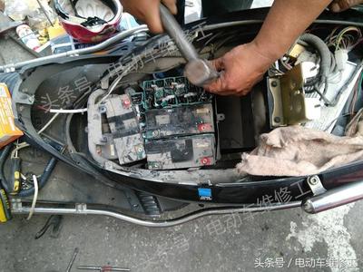 车充电拆机  如何从车上拆卸蓄电池？ 