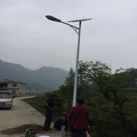 农村太阳能路灯6米灯杆价格厂家供应